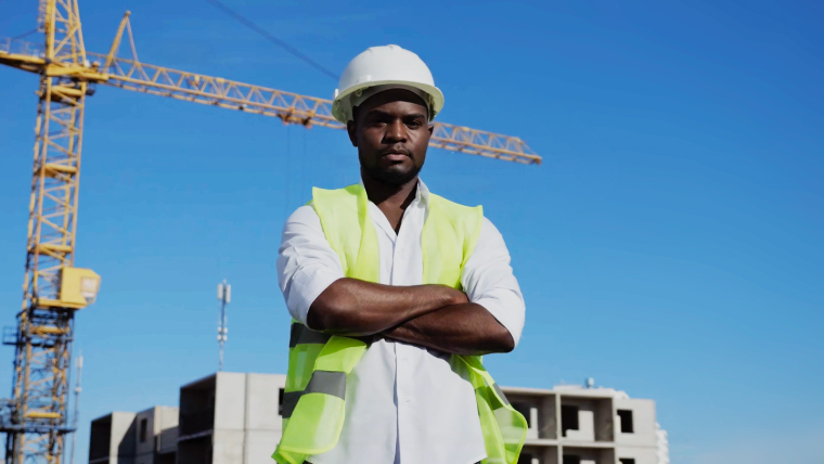 MESCTI promove sessão de engajamento de mercado com empresas de construção civil para o ISCED do Huambo